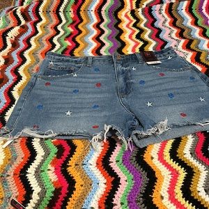 NWT No Boundaries Junior High Rise Destructed Midi Denim Shorts. Size 11.